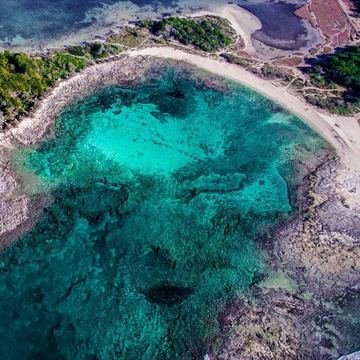 Acque cristalline del Salento viste dall'alto